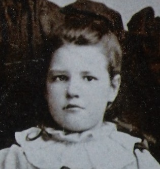 Photo of photos/Isabella McKay McLennan b1886 portrait
